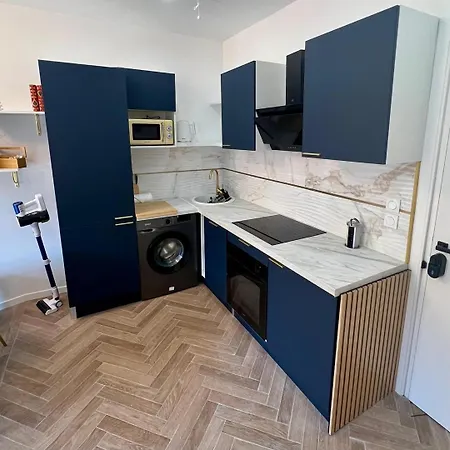 Nouveau ! Au Centre De Pour 4p - Moon34